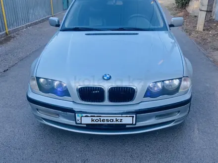 BMW 320 1999 года за 2 700 000 тг. в Шымкент