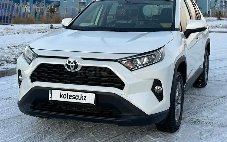 Toyota RAV4 2022 года за 16 000 000 тг. в Семей