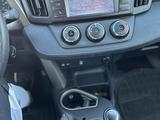 Toyota RAV4 2018 года за 7 500 000 тг. в Актобе – фото 2