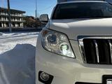 Toyota Land Cruiser Prado 2012 года за 15 890 000 тг. в Актобе – фото 5