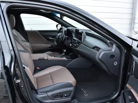 Lexus ES 250 Luxury 2.5 2023 года за 27 500 000 тг. в Астана – фото 13