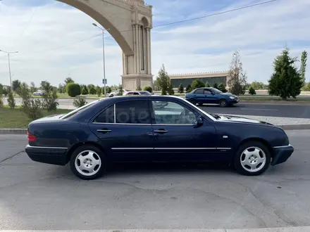 Mercedes-Benz E 280 1998 года за 3 450 000 тг. в Тараз – фото 2