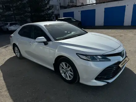 Toyota Camry 2019 года за 13 000 000 тг. в Павлодар – фото 2