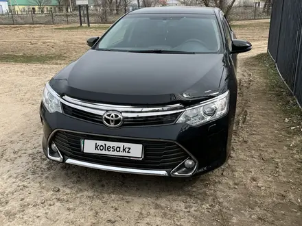 Toyota Camry 2014 года за 12 200 000 тг. в Уральск – фото 2