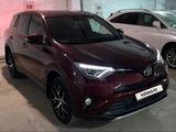 Toyota RAV4 2018 года за 11 450 000 тг. в Астана – фото 3