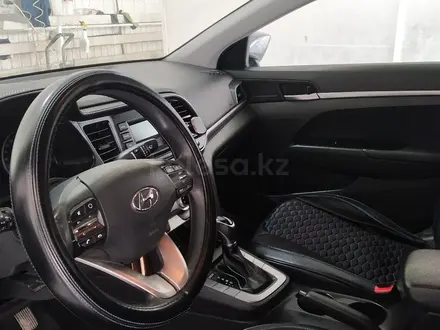 Hyundai Elantra 2019 года за 8 800 000 тг. в Атырау – фото 22