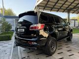 Chevrolet TrailBlazer 2022 года за 16 700 000 тг. в Шымкент – фото 2