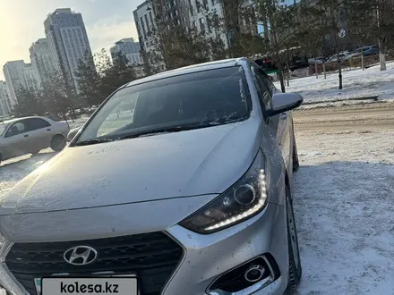 Hyundai Accent 2018 года за 7 000 000 тг. в Астана – фото 2