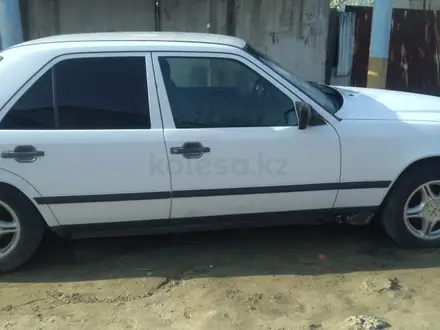 Mercedes-Benz E 230 1989 года за 1 600 000 тг. в Шардара – фото 2