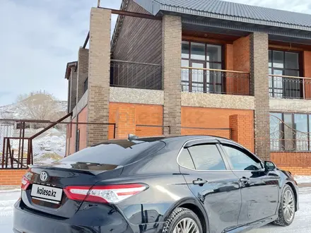 Toyota Camry 2019 года за 13 200 000 тг. в Караганда – фото 8