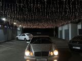 Mercedes-Benz E 230 1998 года за 2 700 000 тг. в Шымкент – фото 3