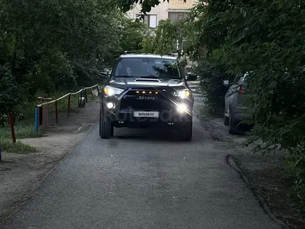 Toyota 4Runner 2014 года за 16 000 000 тг. в Актобе – фото 2