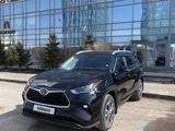 Toyota Highlander 2023 года за 21 800 000 тг. в Астана