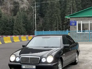 Mercedes-Benz E 240