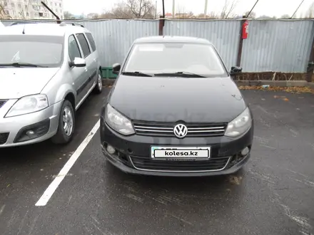 Volkswagen Polo 2010 года за 1 544 320 тг. в Актобе