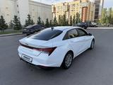 Hyundai Elantra 2022 года за 7 900 000 тг. в Астана – фото 3