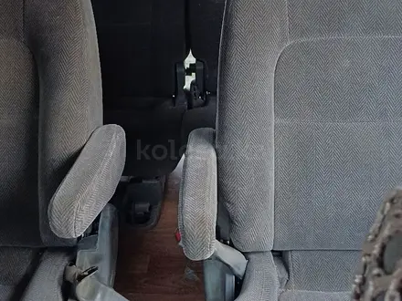 Kia Carnival 2002 года за 1 800 000 тг. в Тараз – фото 18