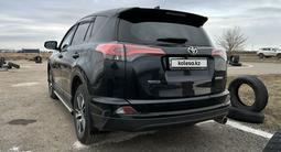 Toyota RAV4 2017 года за 13 300 000 тг. в Астана – фото 2