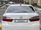Toyota Camry 2015 года за 11 800 000 тг. в Шымкент – фото 3
