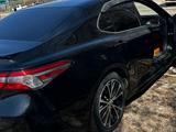 Toyota Camry 2017 годаүшін9 800 000 тг. в Актобе – фото 2