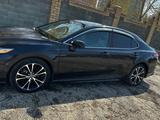 Toyota Camry 2017 годаүшін9 800 000 тг. в Актобе – фото 3
