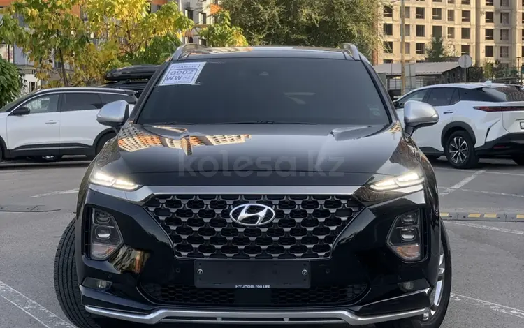 Hyundai Santa Fe 2018 года за 14 000 000 тг. в Алматы