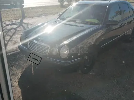 Mercedes-Benz E 230 1998 года за 1 800 000 тг. в Астана