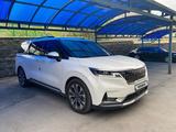 Kia Carnival 2021 года за 21 000 000 тг. в Алматы – фото 2