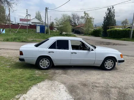 Mercedes-Benz E 230 1991 года за 1 450 000 тг. в Алматы – фото 3