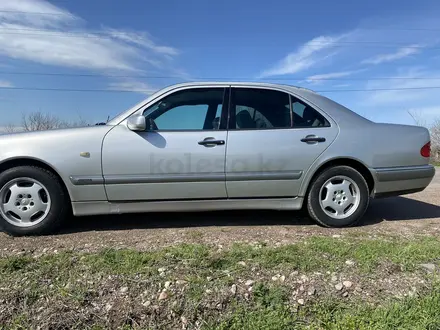 Mercedes-Benz E 240 1998 года за 2 300 000 тг. в Алматы – фото 9