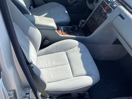 Mercedes-Benz E 240 1998 года за 2 300 000 тг. в Алматы – фото 13