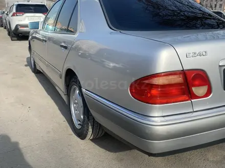 Mercedes-Benz E 240 1998 года за 2 300 000 тг. в Алматы – фото 2