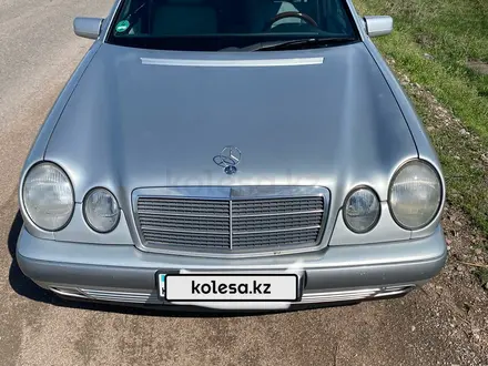 Mercedes-Benz E 240 1998 года за 2 300 000 тг. в Алматы – фото 20