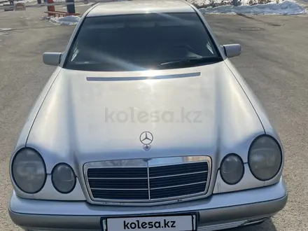 Mercedes-Benz E 240 1998 года за 2 300 000 тг. в Алматы – фото 6