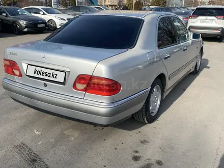 Mercedes-Benz E 240 1998 года за 2 300 000 тг. в Алматы – фото 8