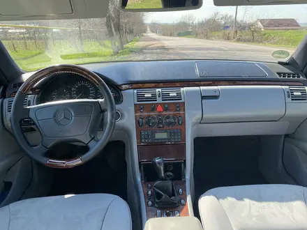 Mercedes-Benz E 240 1998 года за 2 300 000 тг. в Алматы – фото 11