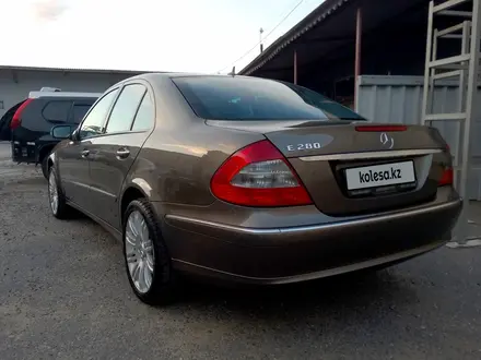 Mercedes-Benz E 280 2005 года за 11 000 000 тг. в Петропавловск – фото 13