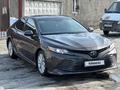 Toyota Camry 2019 года за 14 100 000 тг. в Алматы – фото 2