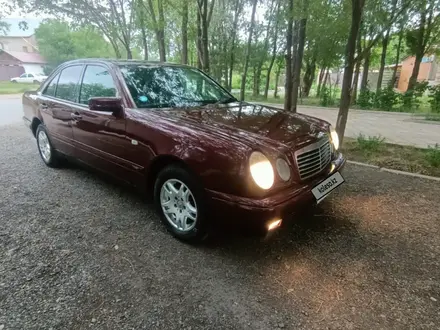 Mercedes-Benz E 230 1997 года за 2 050 000 тг. в Астана – фото 5