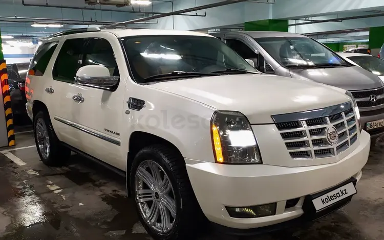 Cadillac Escalade 2010 года за 9 500 000 тг. в Алматы