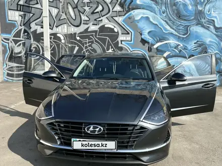 Hyundai Sonata 2023 года за 14 100 000 тг. в Алматы – фото 17