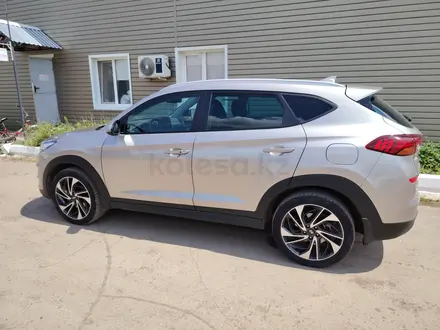 Hyundai Tucson 2019 года за 10 100 000 тг. в Уральск – фото 2