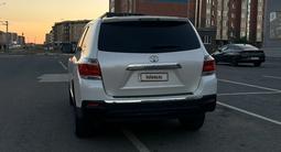 Toyota Highlander 2013 годаүшін9 000 000 тг. в Актобе – фото 2