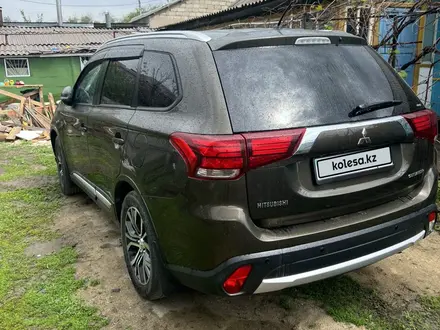 Mitsubishi Outlander 2015 года за 12 000 000 тг. в Актобе – фото 2