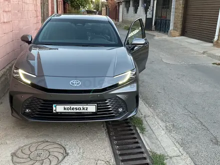 Toyota Camry 2025 года за 22 500 000 тг. в Шымкент