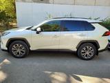 Toyota RAV4 2022 года за 18 500 000 тг. в Уральск