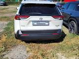 Toyota RAV4 2022 года за 18 500 000 тг. в Уральск – фото 3