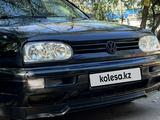 Volkswagen Golf 1996 года за 1 800 000 тг. в Алматы