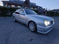 Mercedes-Benz E 230 1997 года за 2 200 000 тг. в Караганда