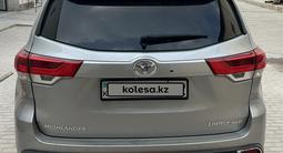 Toyota Highlander 2019 года за 16 000 000 тг. в Актау – фото 4